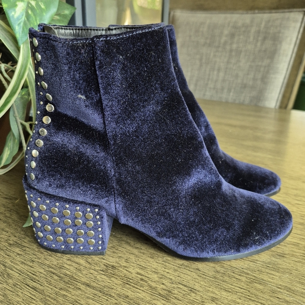 🔥 Stunning Royal Blue Velvet Studded Ankle Boots - Chic & Unique! Block Heels - Picture 5 of 11